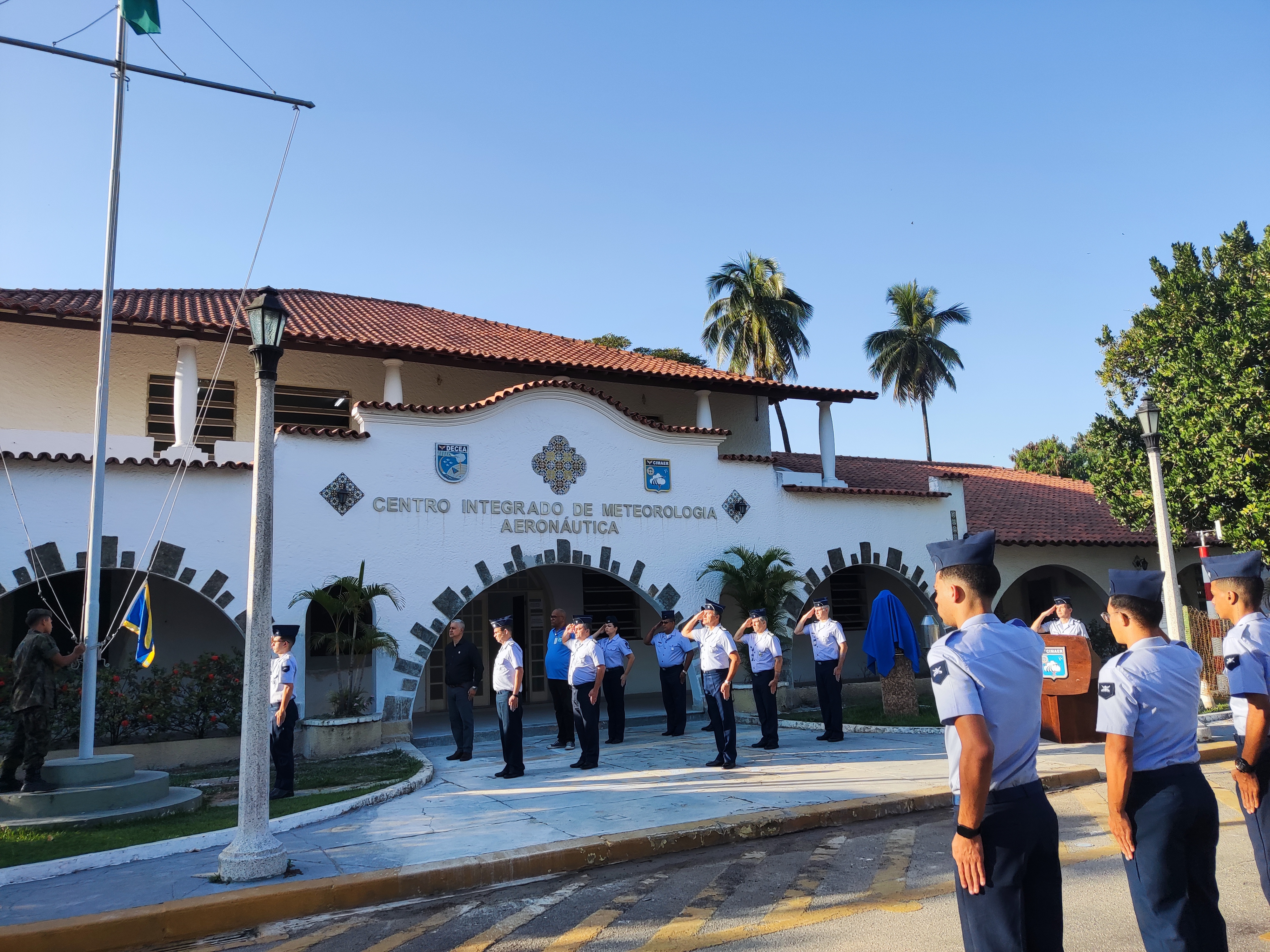 Azul batiza aeronave em homenagem a Santos Dumont