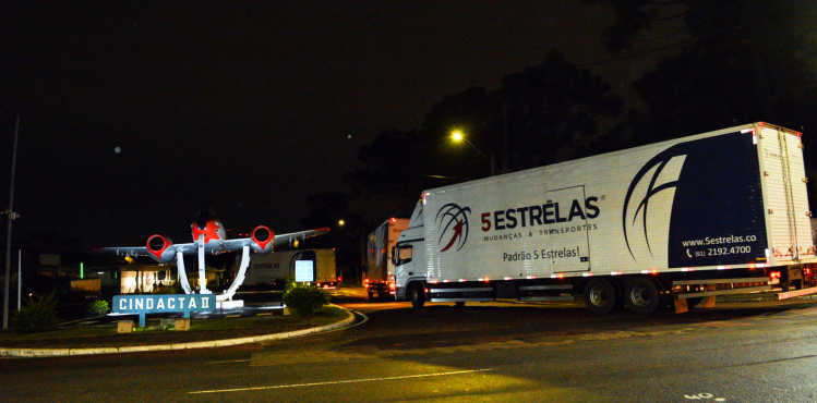 CINDACTA II oferece pernoite para comboio de caminhões que transportam donativos para Porto Alegre