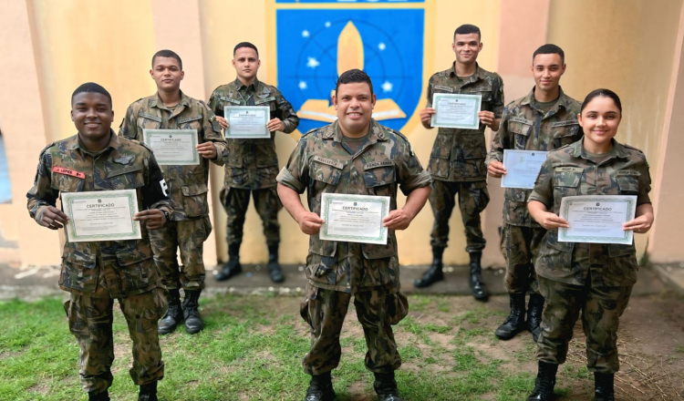 Militares da ECE concluem Curso de Primeiros Socorros em Ambiente Escolar Militares da ECE concluem Curso de Primeiros Socorros em Ambiente Escolar
