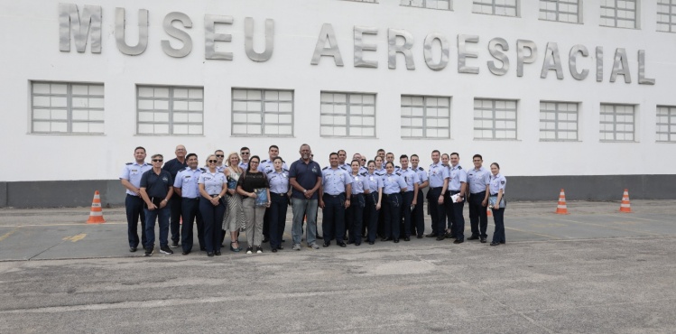 Comitiva do Paraguai visita o Museu Aeroespacial