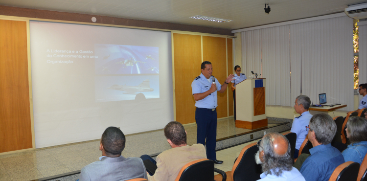 ENSINO - Universidade da Força Aérea (UNIFA) realiza aula de abertura do Programa de Pós-Graduação em Ciências Aeroespaciais